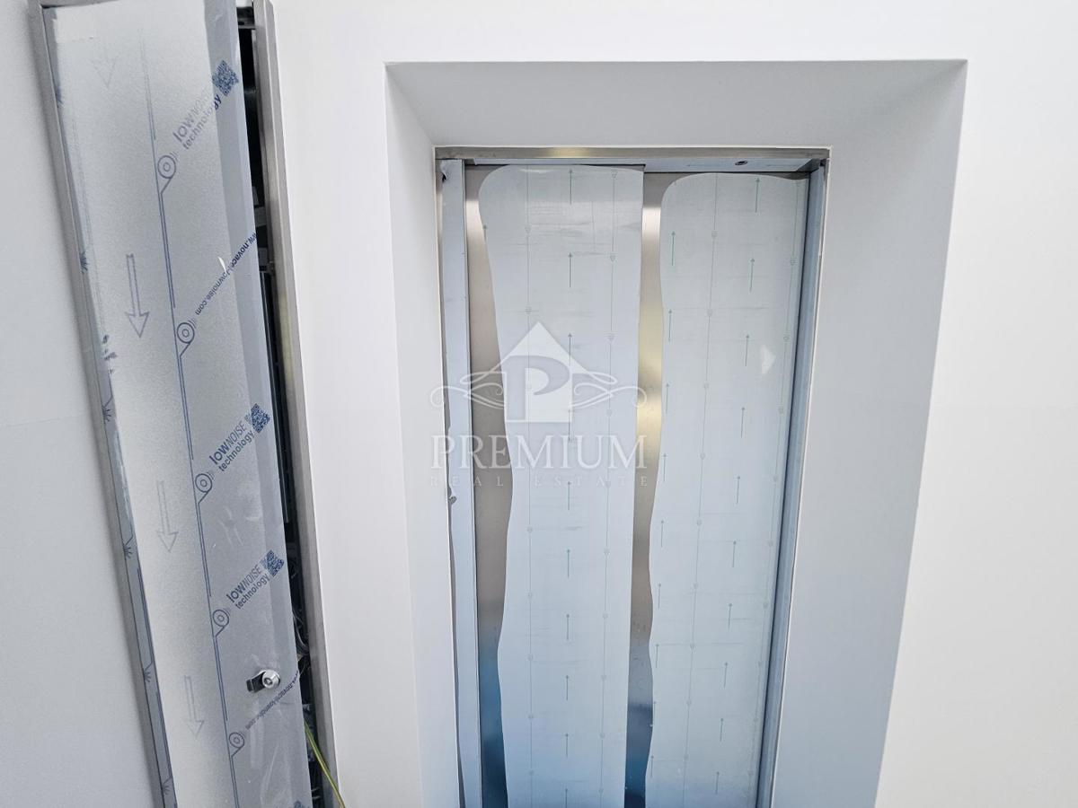 NOVOZGRAJENO STANOVANJE, GARAŽA, DVIGALO, RAZGLED