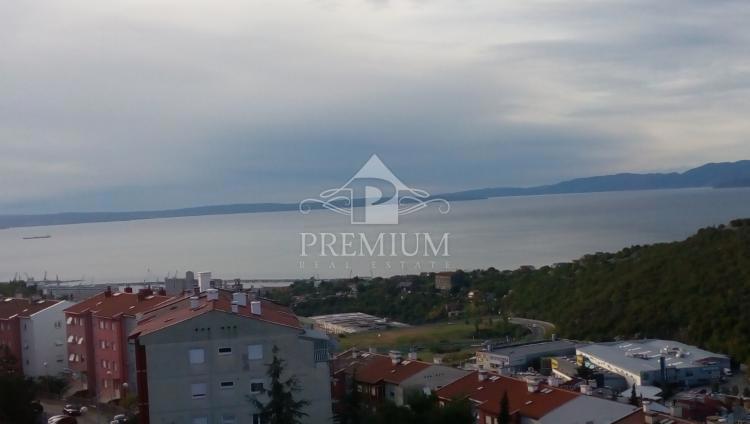 DVONADSTROPNO STANOVANJE V NOVOGRADNJI, GARAŽA, RAZGLED