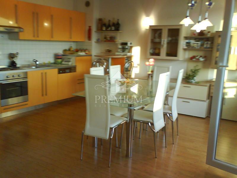 DVONADSTROPNO STANOVANJE V NOVOGRADNJI, GARAŽA, RAZGLED