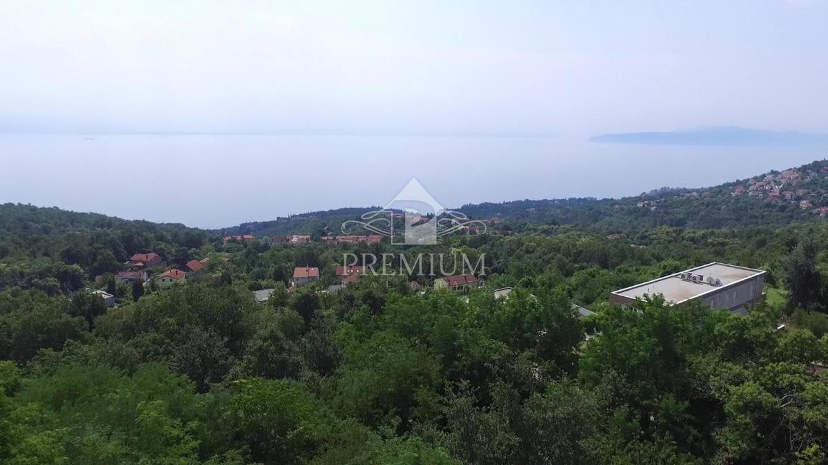 ČUDOVITA VILA Z VELIKIM DVORIŠČEM, RAZGLEDOM, GARAŽO