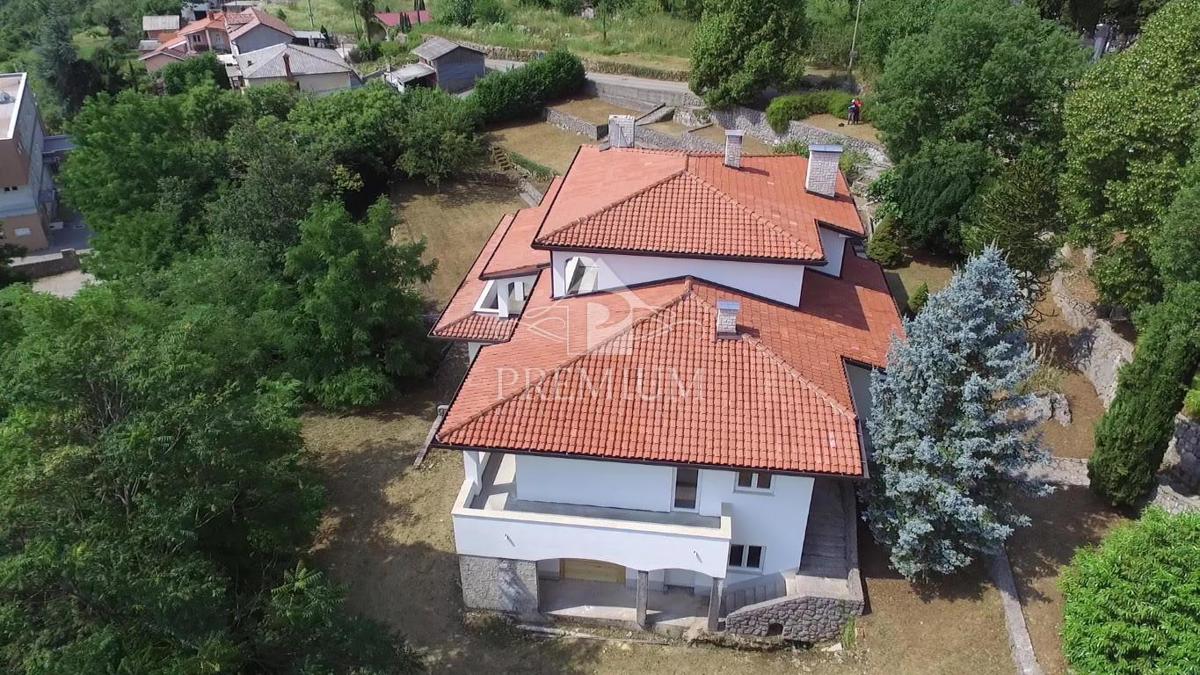 ČUDOVITA VILA Z VELIKIM DVORIŠČEM, RAZGLEDOM, GARAŽO