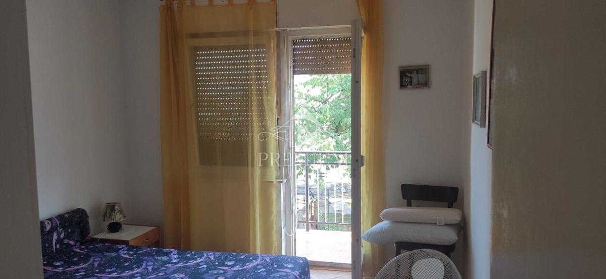DVONETAŽNO STANOVANJE Z GARAŽO IN VRTOM