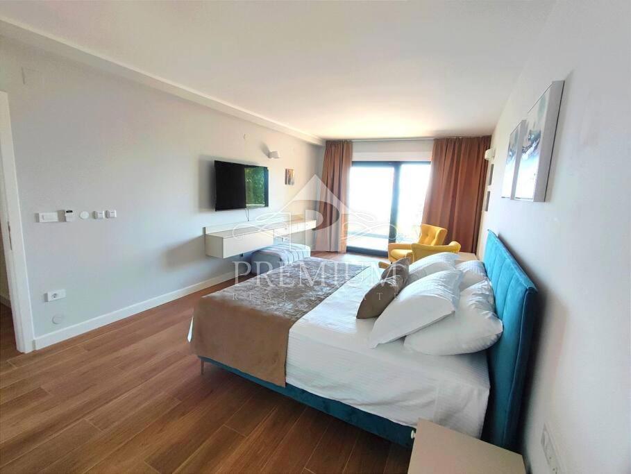 MODERNA VILA Z BAZENOM, PRIMERNA ZA TURIZEM