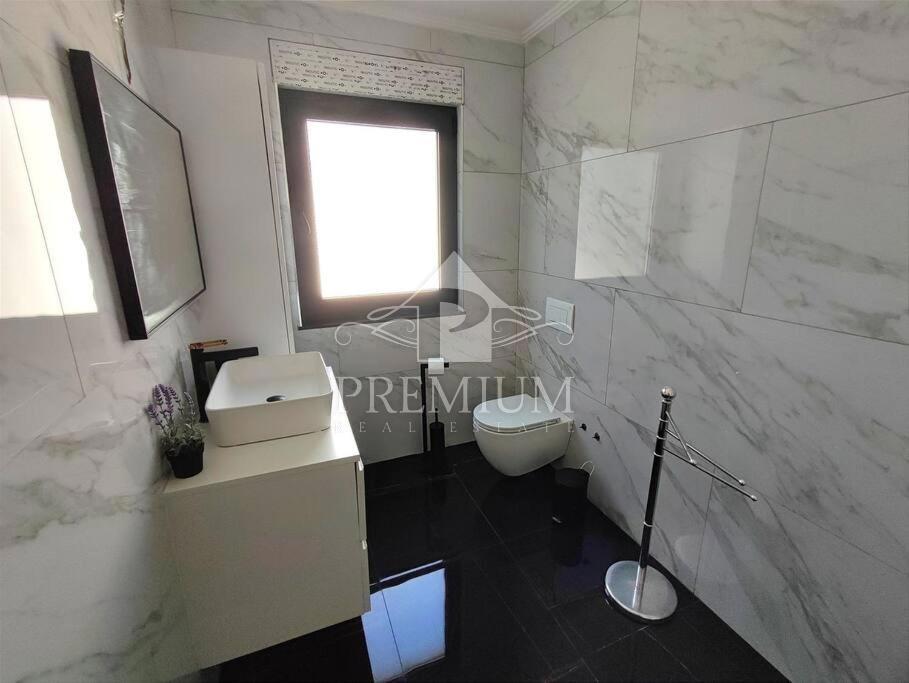 MODERNA VILA Z BAZENOM, PRIMERNA ZA TURIZEM
