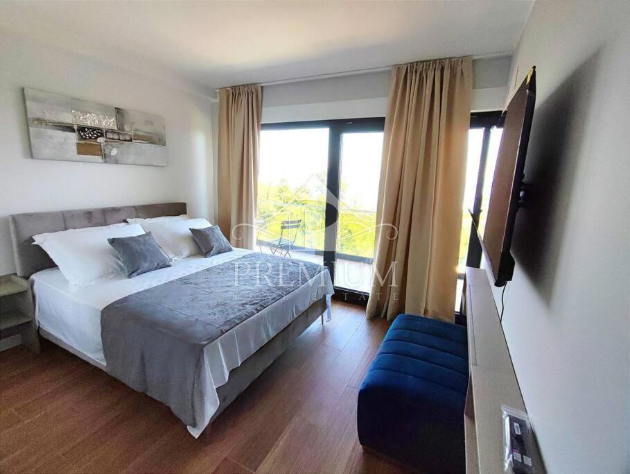 MODERNA VILA Z BAZENOM, PRIMERNA ZA TURIZEM