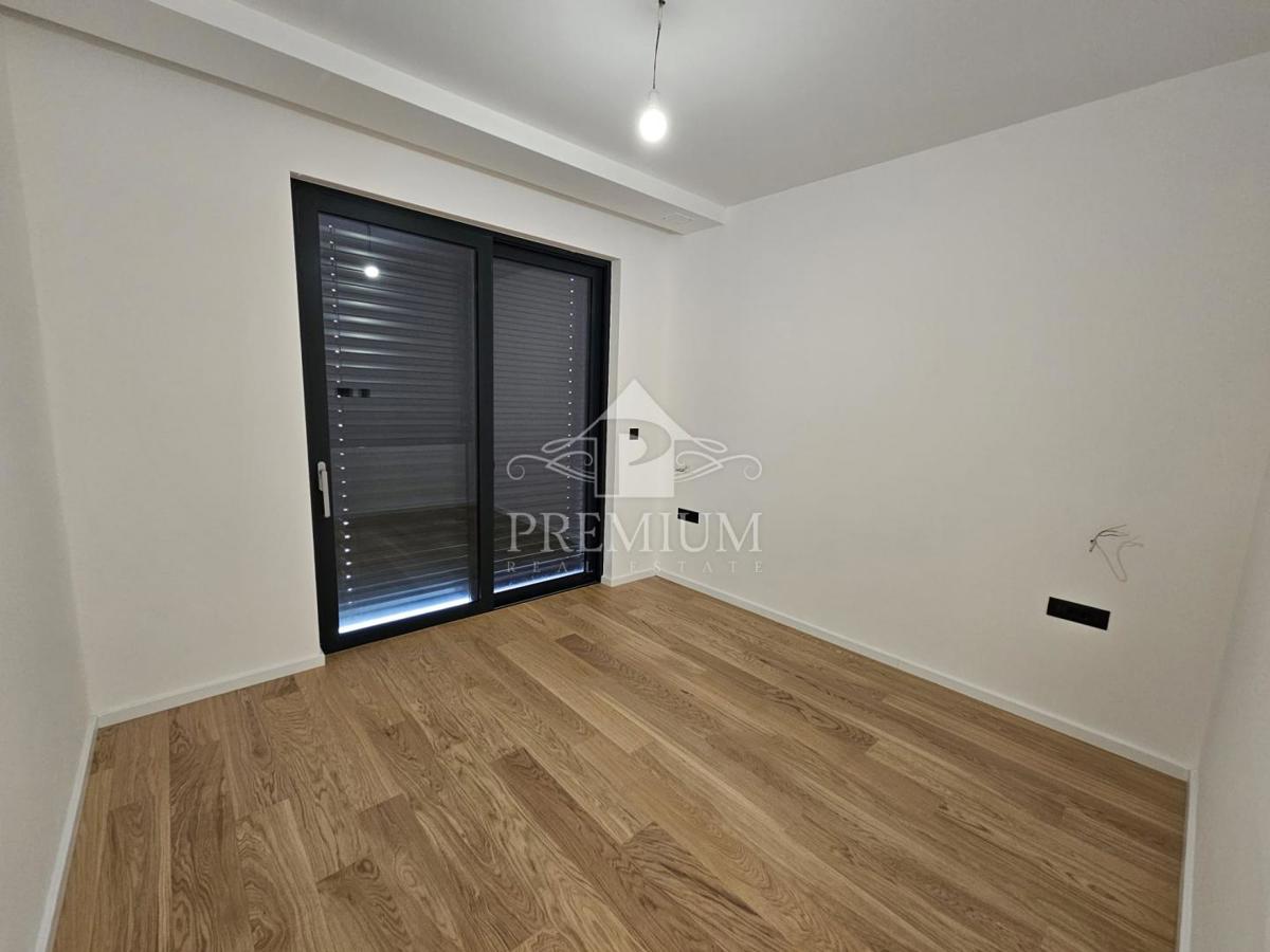 STANOVANJE V URBANI VILI, ODPRT RAZGLED, GARAŽA, DVIGALO