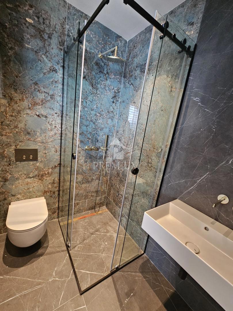 STANOVANJE V URBANI VILI, ODPRT RAZGLED, GARAŽA, DVIGALO