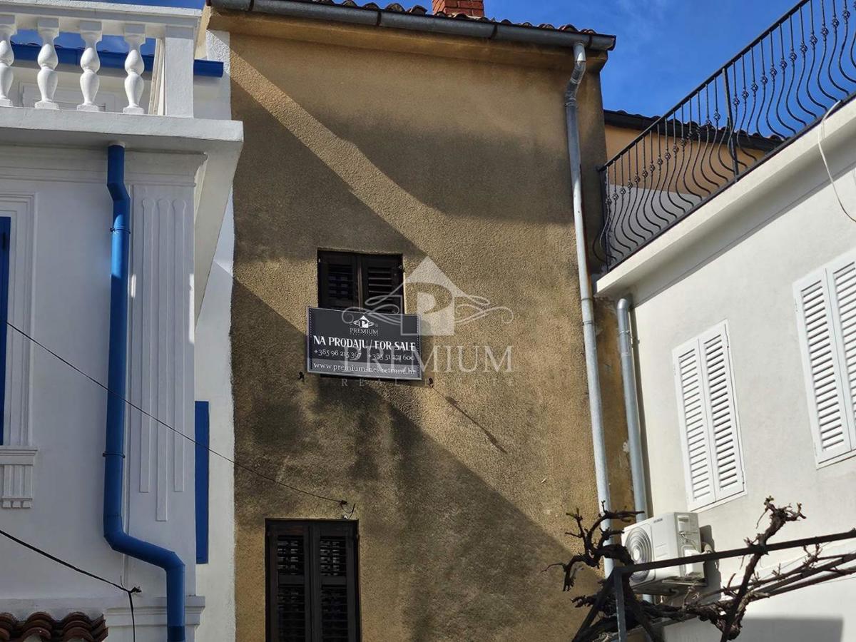 HIŠA V NIZU, STARO MESTNO JEDRO, STREŠNA TERASA Z RAZGLEDOM