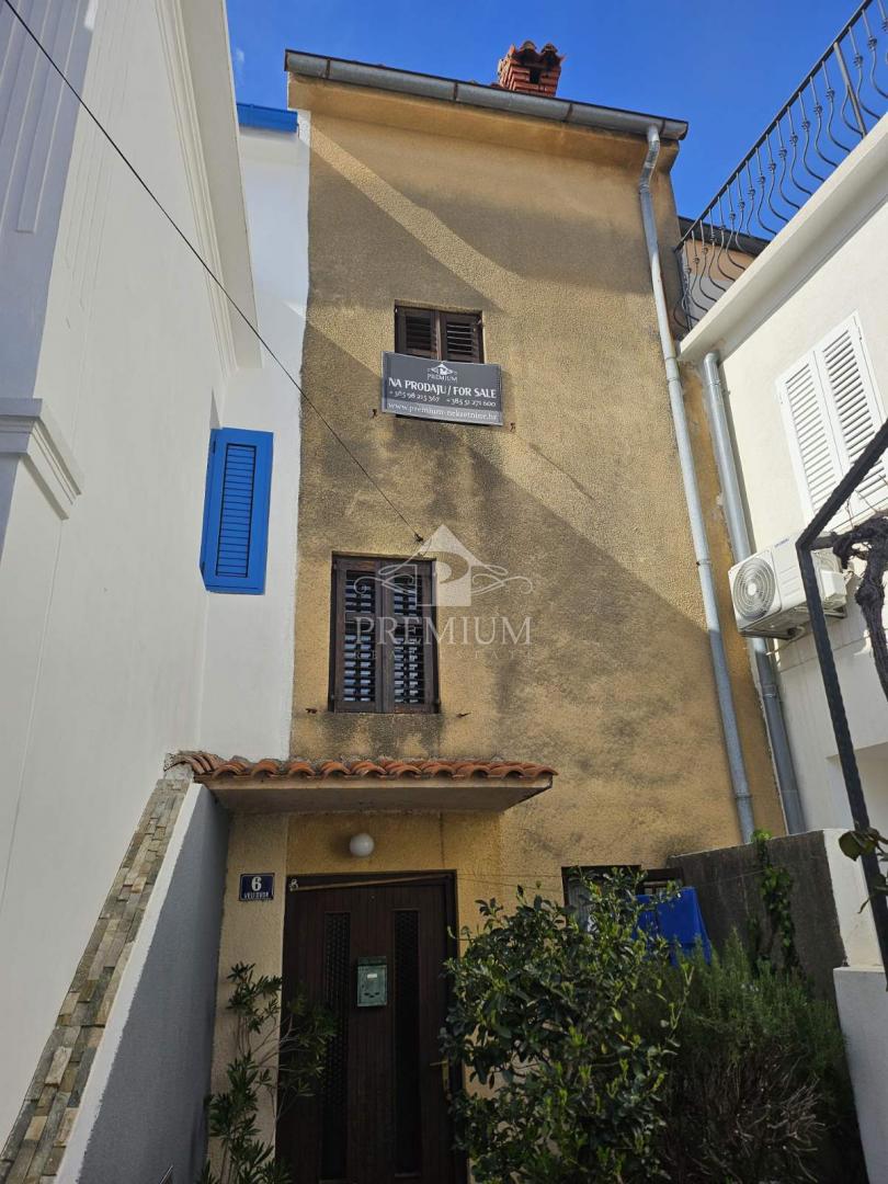 HIŠA V NIZU, STARO MESTNO JEDRO, STREŠNA TERASA Z RAZGLEDOM