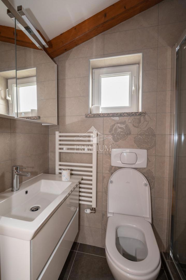 MODERNO UREJENA HIŠA Z BAZENOM IN VRTOM