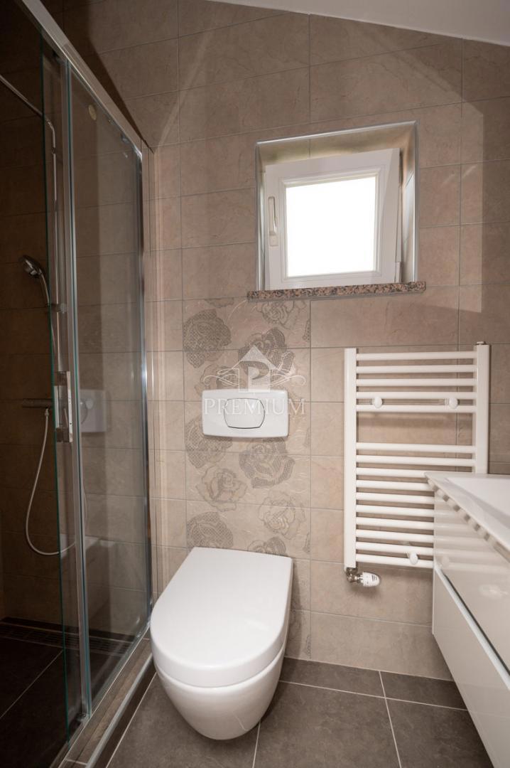 MODERNO UREJENA HIŠA Z BAZENOM IN VRTOM