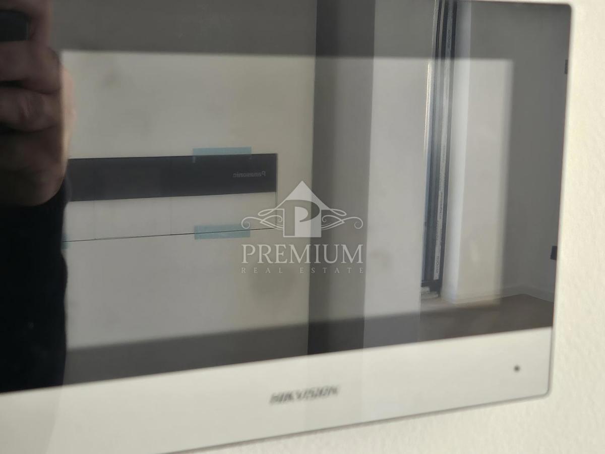 STANOVANJE V NOVOGRADNJI, DVIGALO, PARKIRIŠČE, VRT