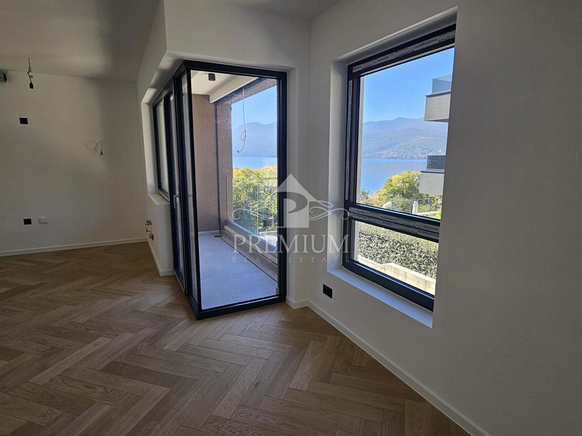 STANOVANJE V NOVOGRADNJI, DVIGALO, PARKIRIŠČE, VRT