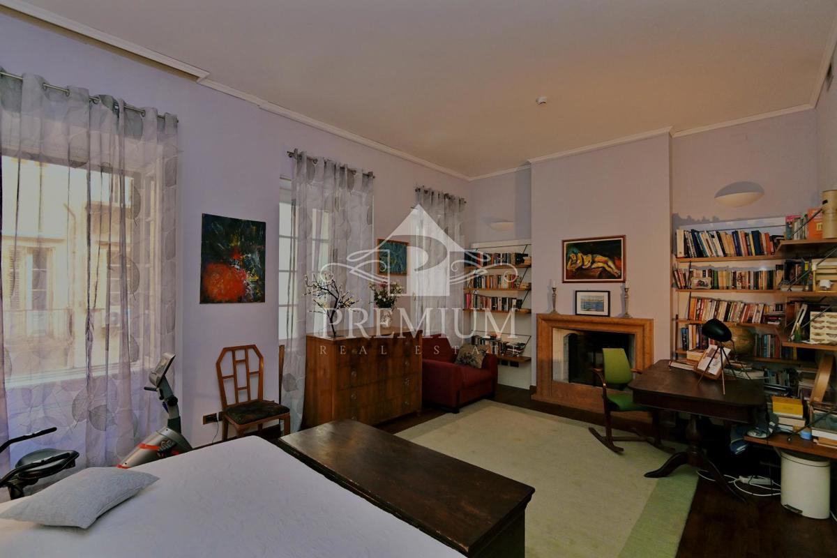 PROSTORNO STANOVANJE V CENTRU, BLIŽINA MORJA