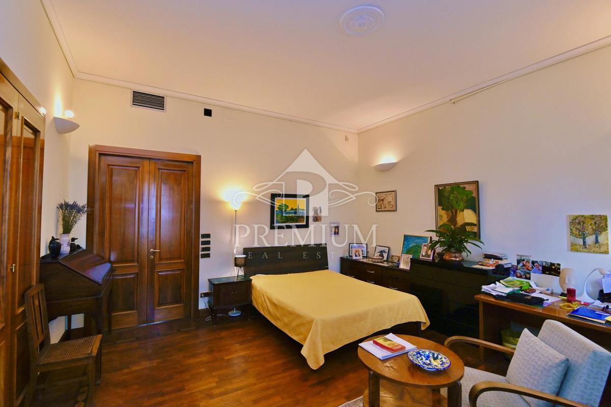 PROSTORNO STANOVANJE V CENTRU, BLIŽINA MORJA