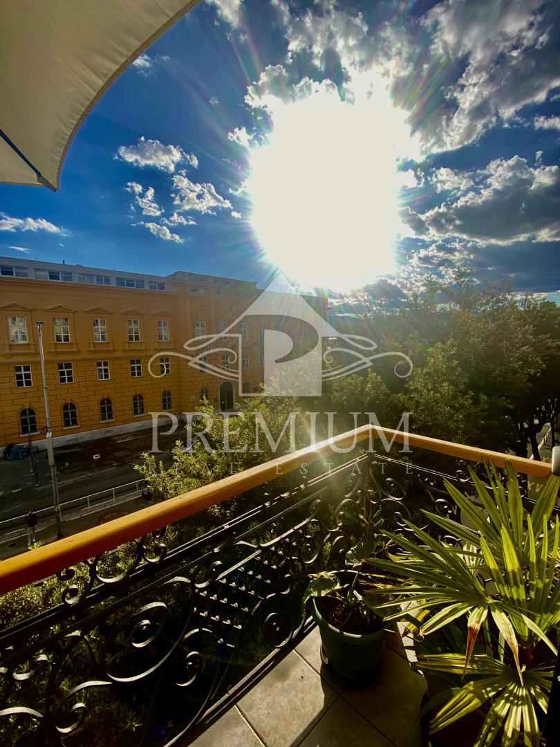 PROSTORNO STANOVANJE V CENTRU, BLIŽINA MORJA