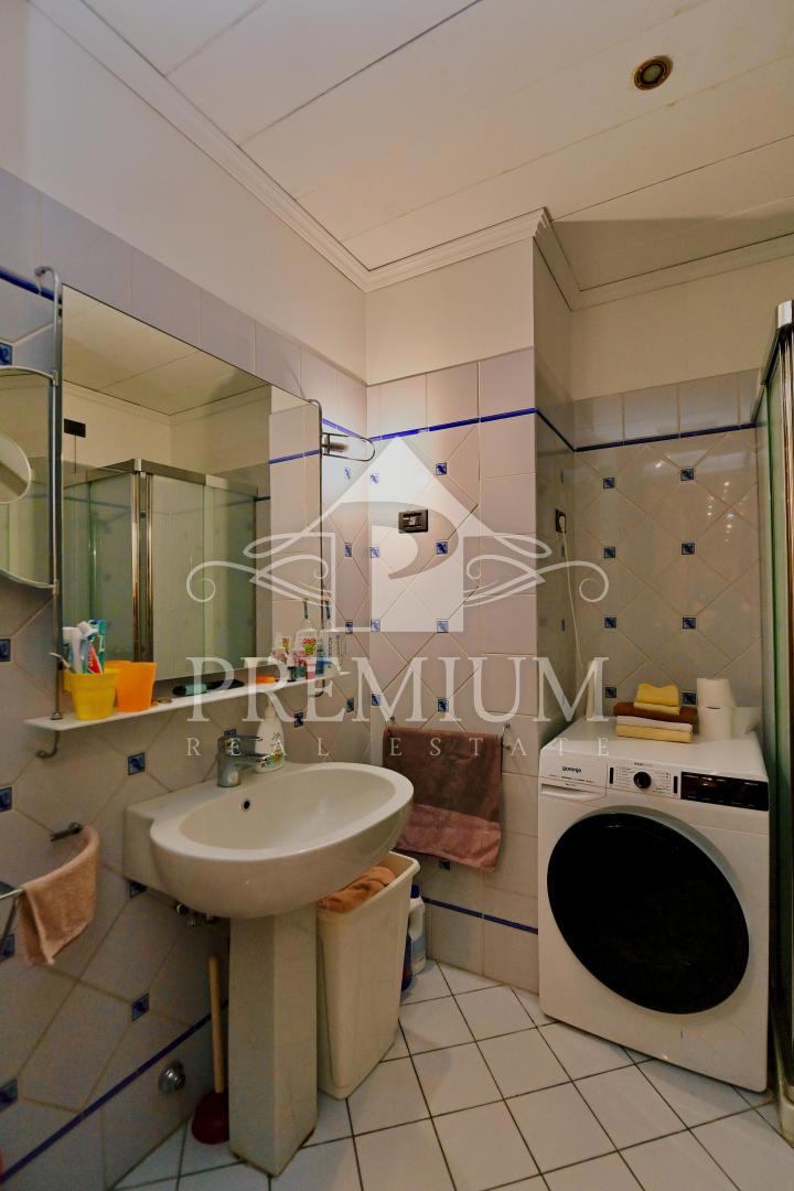 PROSTORNO STANOVANJE V CENTRU, BLIŽINA MORJA