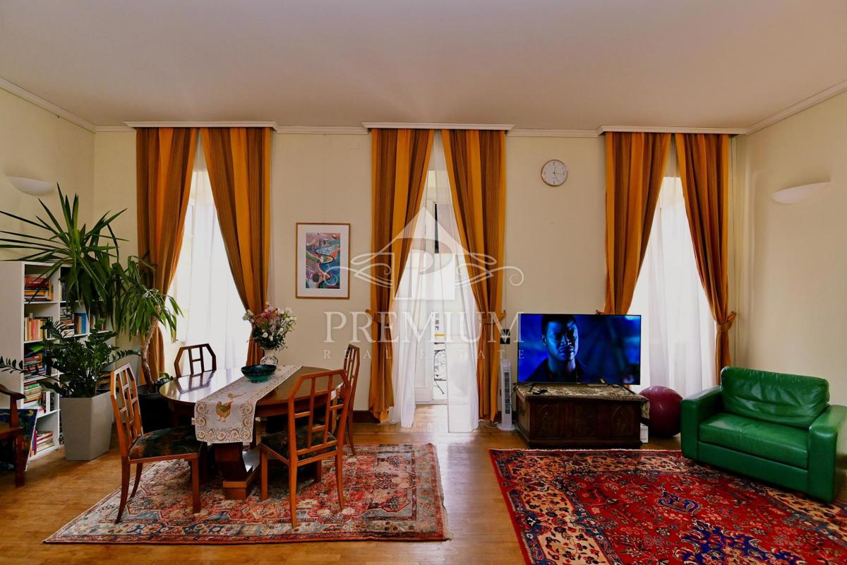 PROSTORNO STANOVANJE V CENTRU, BLIŽINA MORJA