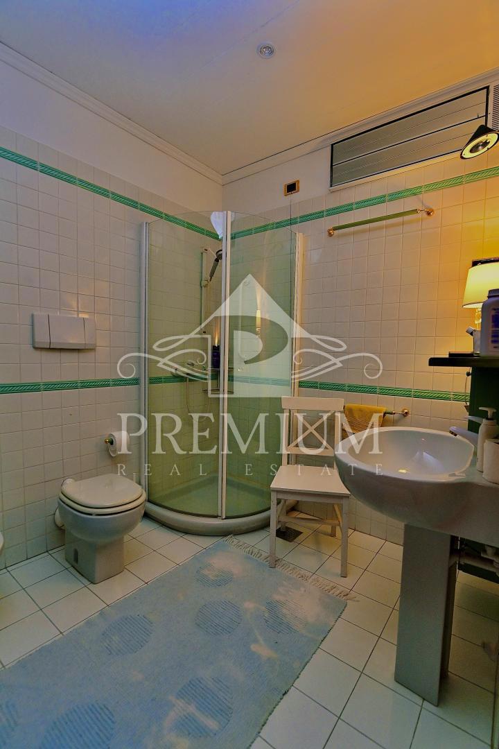 PROSTORNO STANOVANJE V CENTRU, BLIŽINA MORJA