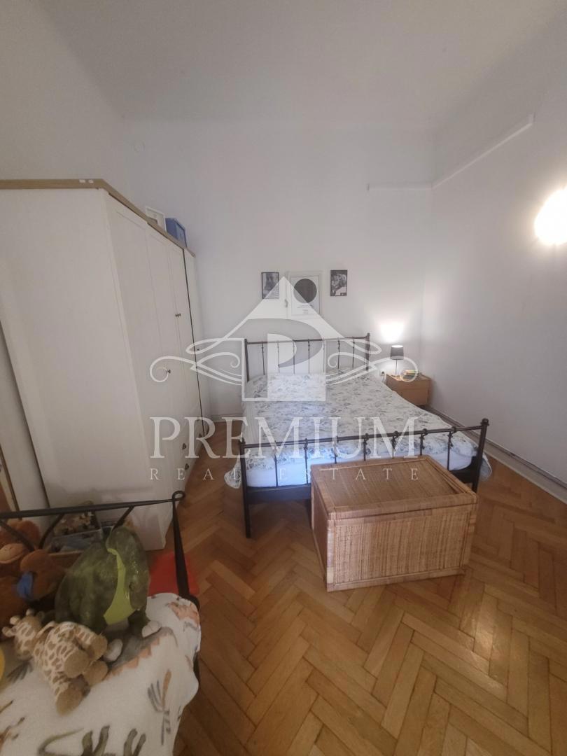 UDOBNO NEŽNO STANOVANJE V CENTRU REKE