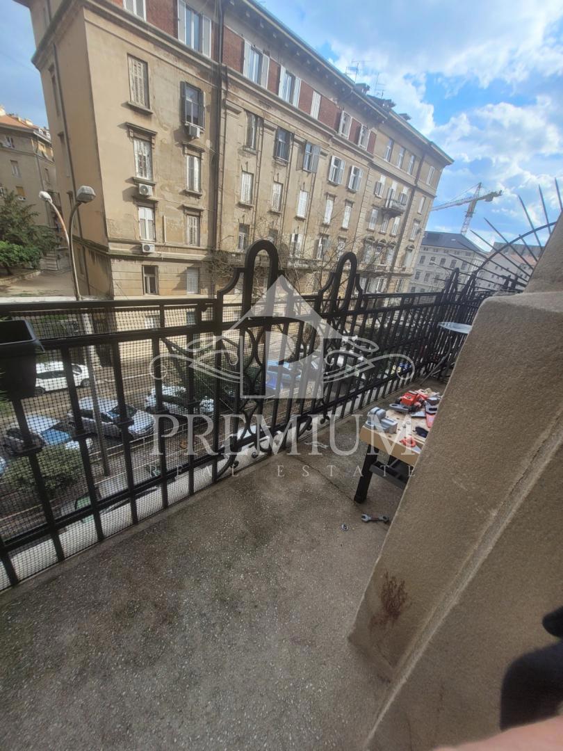 UDOBNO NEŽNO STANOVANJE V CENTRU REKE
