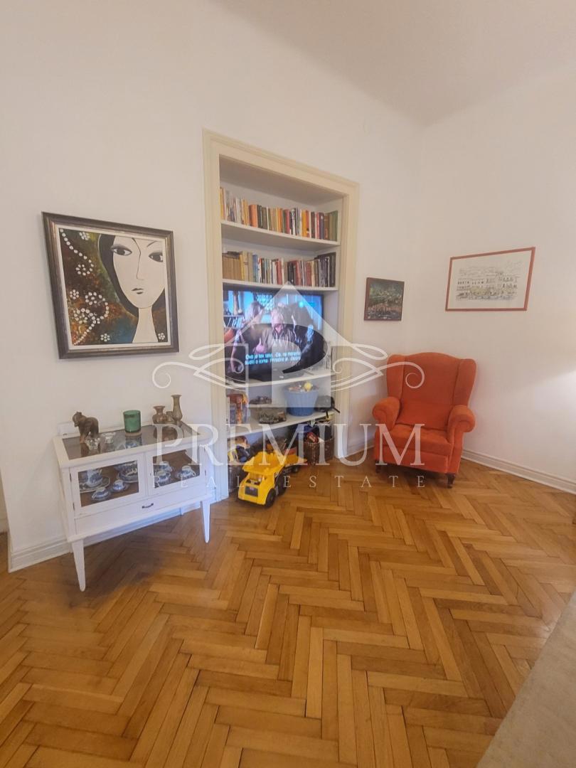 UDOBNO NEŽNO STANOVANJE V CENTRU REKE