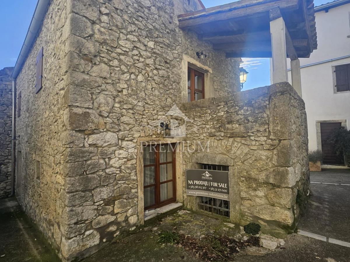 OBNOVLJENA STARA KAMNITA HIŠA