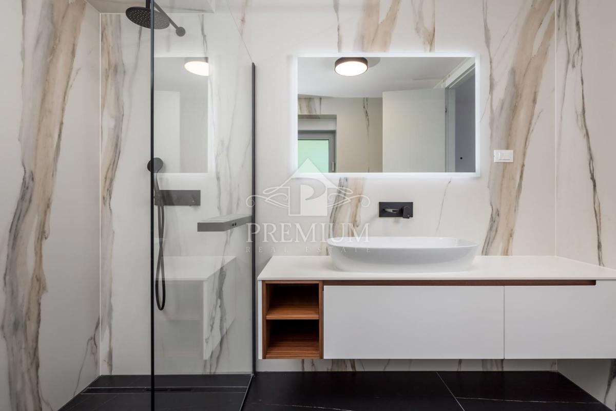 PENTHOUSE Z BAZENOM, DVIGALOM, GARAŽO, RAZGLED