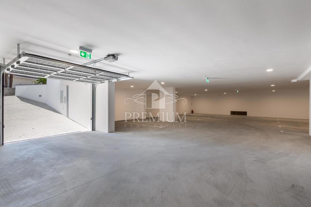 PENTHOUSE Z BAZENOM, DVIGALOM, GARAŽO, RAZGLED