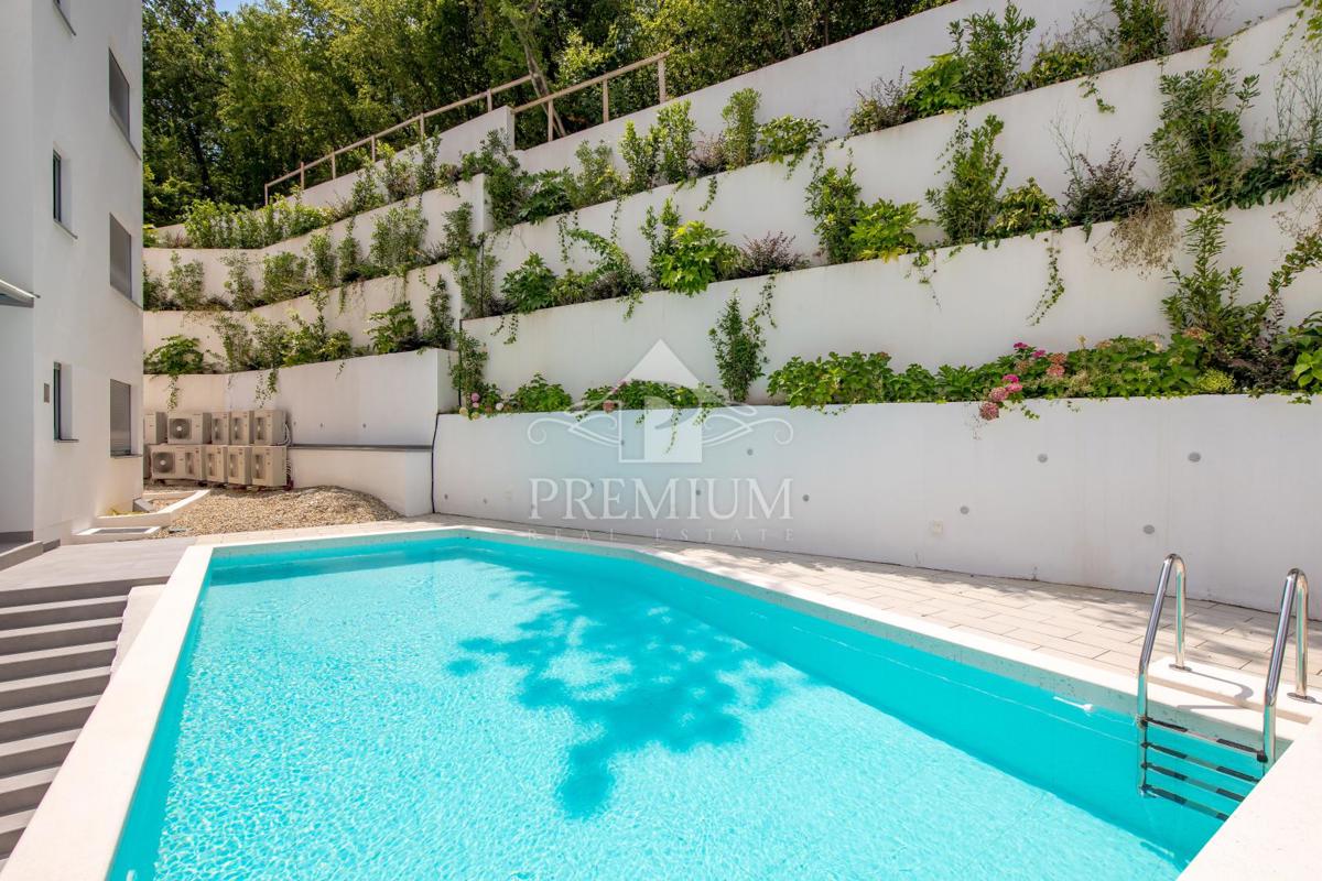PENTHOUSE Z BAZENOM, DVIGALOM, GARAŽO, RAZGLED
