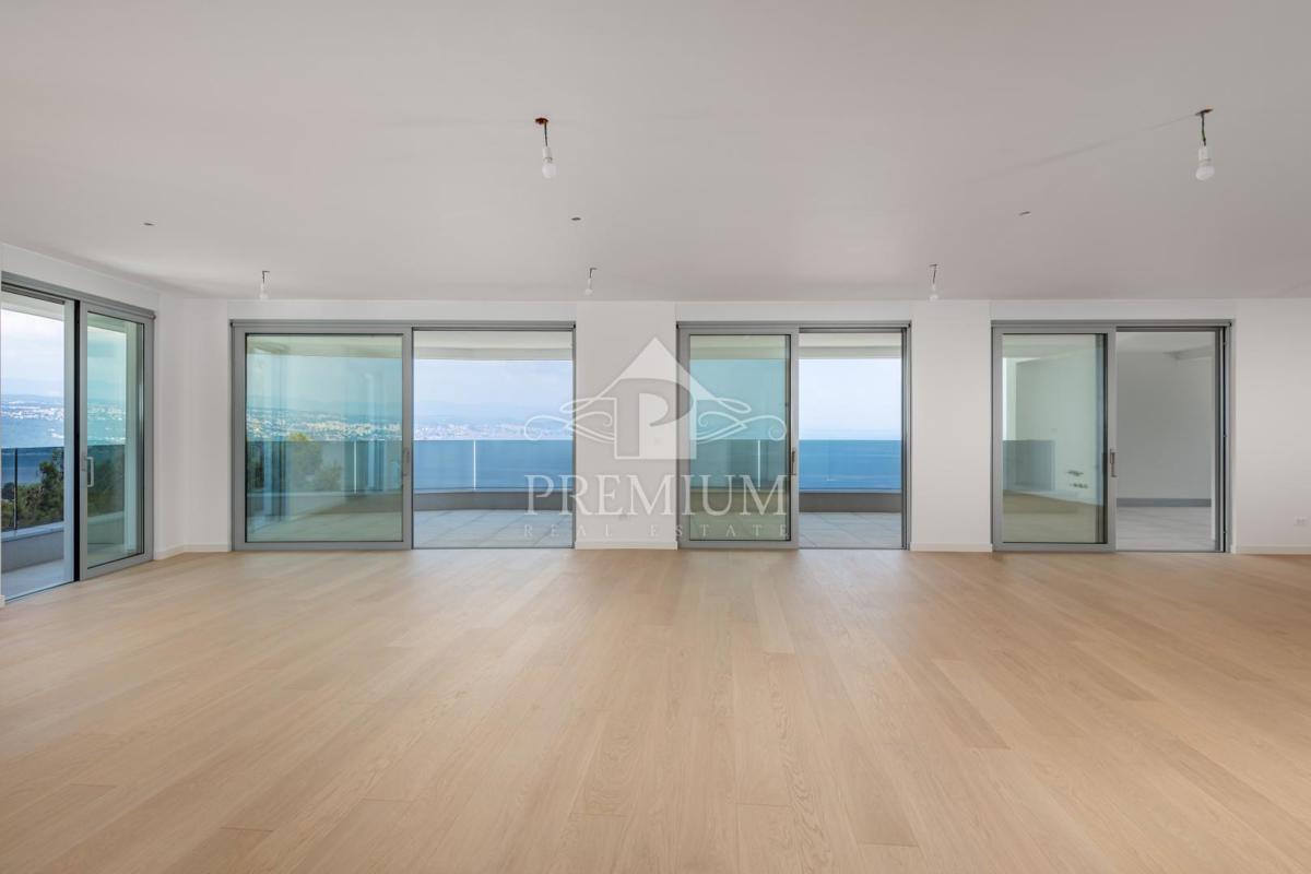 PENTHOUSE Z BAZENOM, DVIGALOM, GARAŽO, RAZGLED