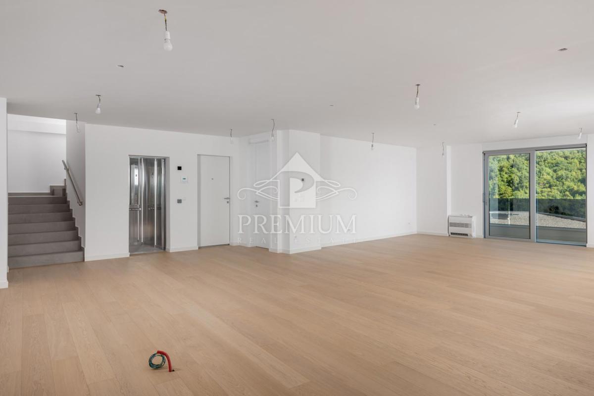 PENTHOUSE Z BAZENOM, DVIGALOM, GARAŽO, RAZGLED