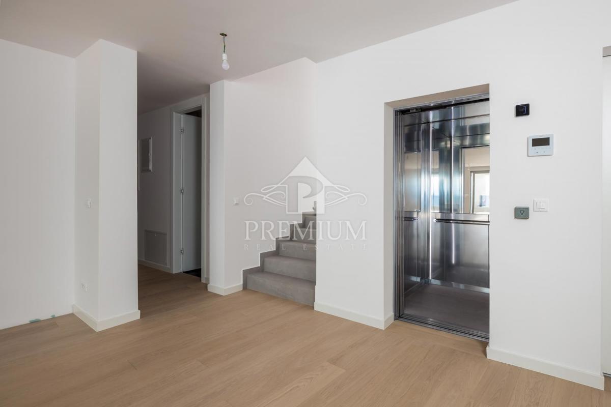 PENTHOUSE Z BAZENOM, DVIGALOM, GARAŽO, RAZGLED