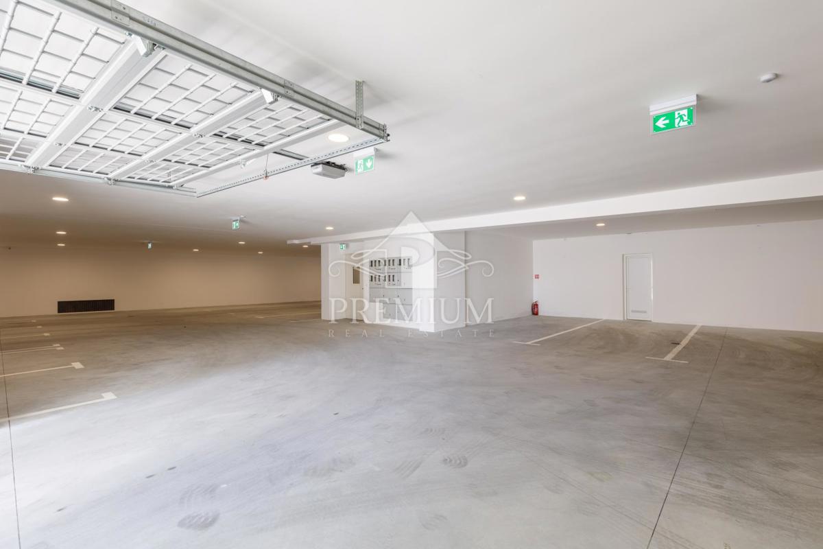PENTHOUSE Z BAZENOM, DVIGALOM, GARAŽO, RAZGLED