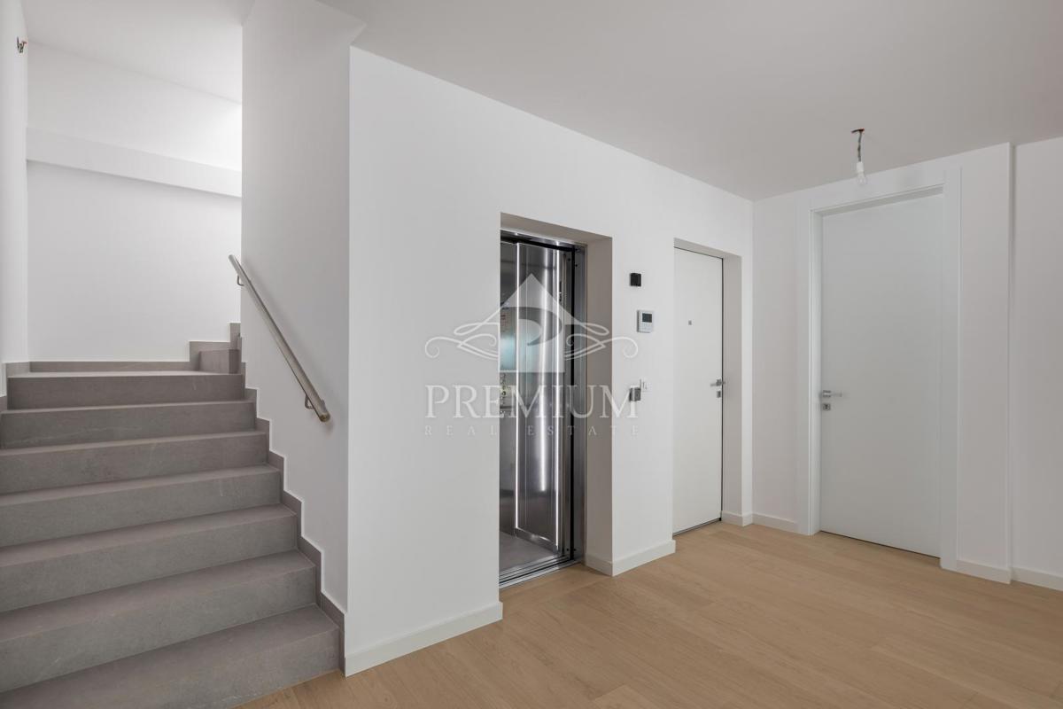 PENTHOUSE Z BAZENOM, DVIGALOM, GARAŽO, RAZGLED