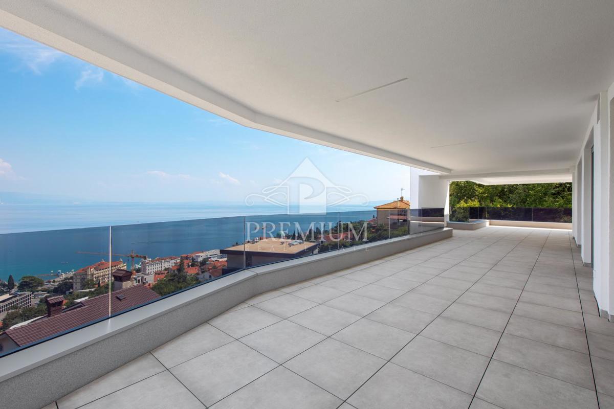 PENTHOUSE Z BAZENOM, DVIGALOM, GARAŽO, RAZGLED