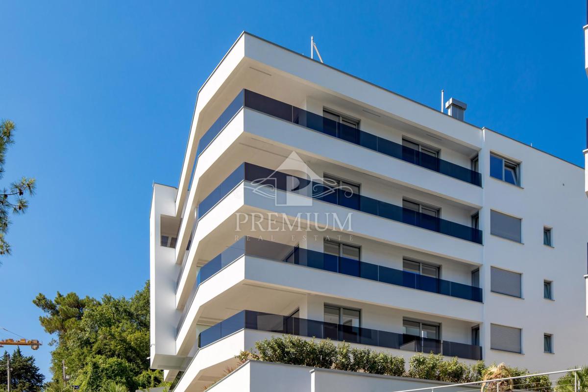 PENTHOUSE Z BAZENOM, DVIGALOM, GARAŽO, RAZGLED