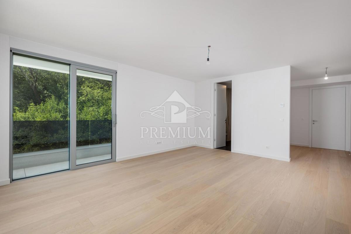 PENTHOUSE Z BAZENOM, DVIGALOM, GARAŽO, RAZGLED