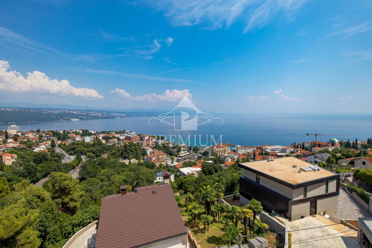 PENTHOUSE Z BAZENOM, DVIGALOM, GARAŽO, RAZGLED
