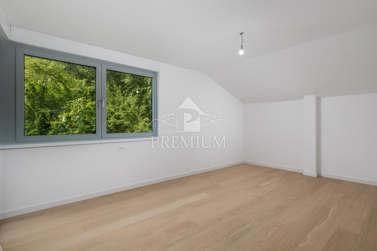 PENTHOUSE Z BAZENOM, DVIGALOM, GARAŽO, RAZGLED