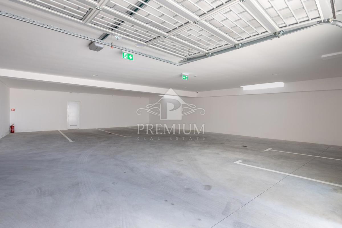 PENTHOUSE Z BAZENOM, DVIGALOM, GARAŽO, RAZGLED