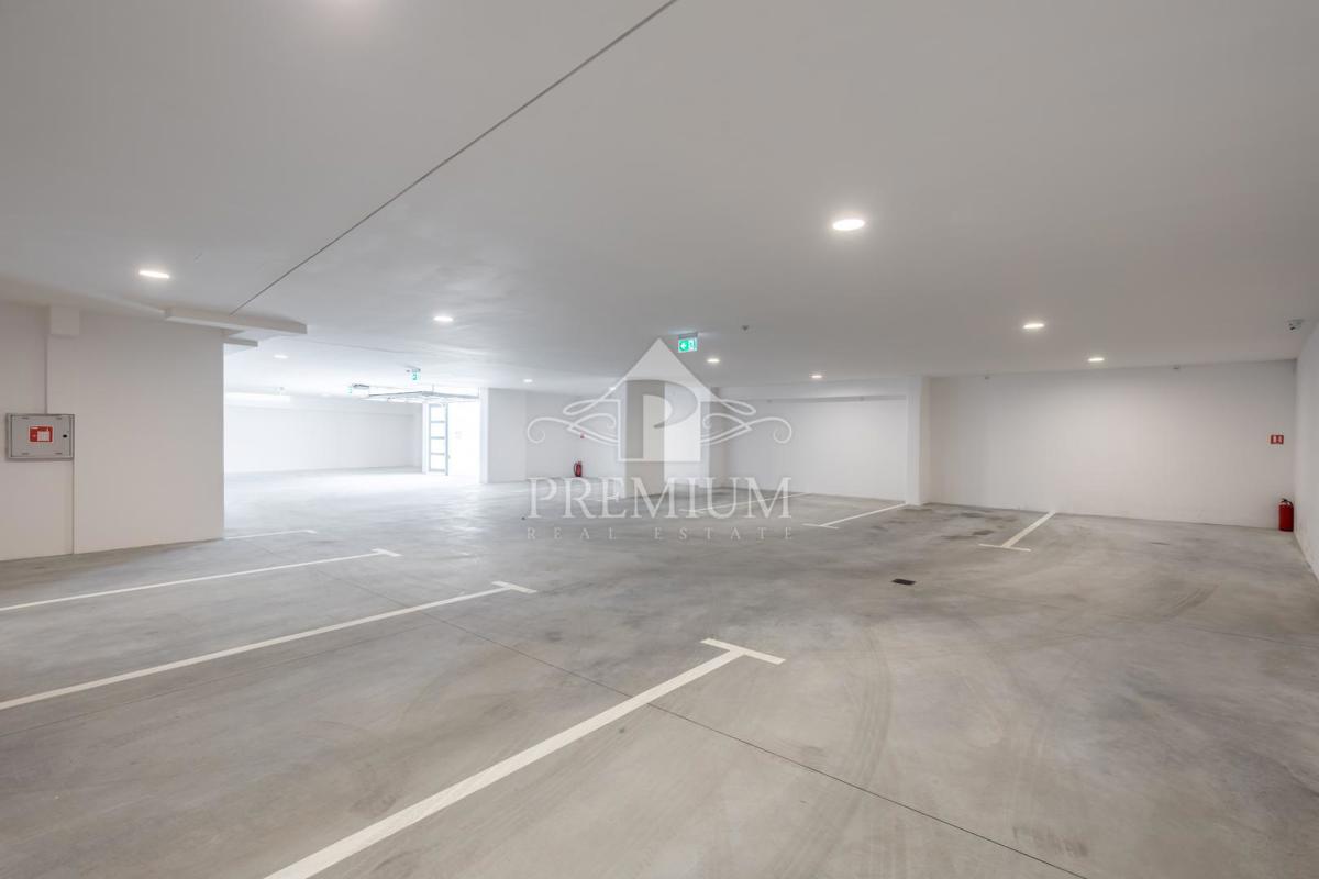 PENTHOUSE Z BAZENOM, DVIGALOM, GARAŽO, RAZGLED