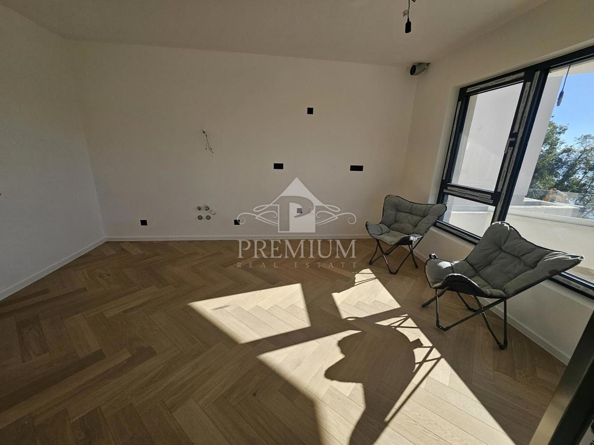 NOVOZGRAJENO STANOVANJE, GARAŽA, DVIGALO, RAZGLED