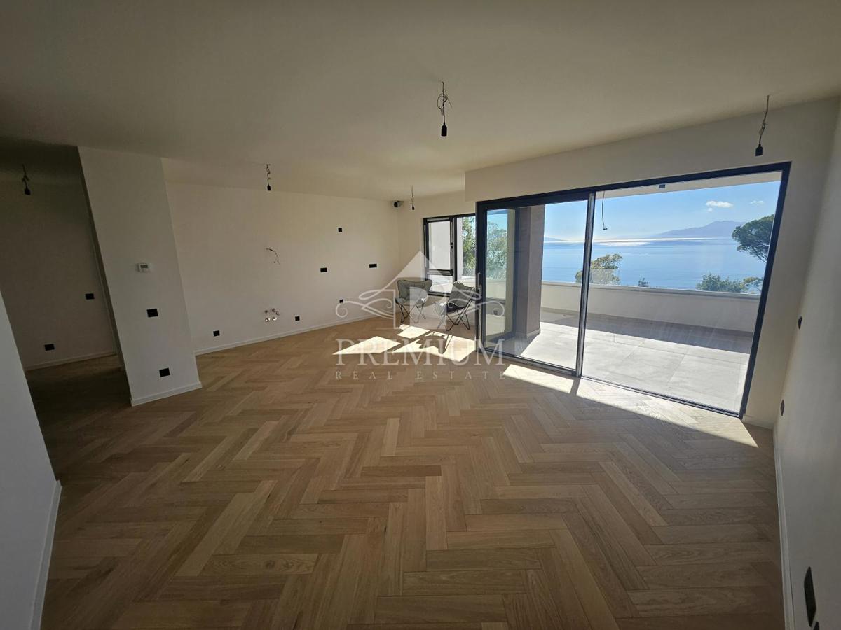 NOVOZGRAJENO STANOVANJE, GARAŽA, DVIGALO, RAZGLED