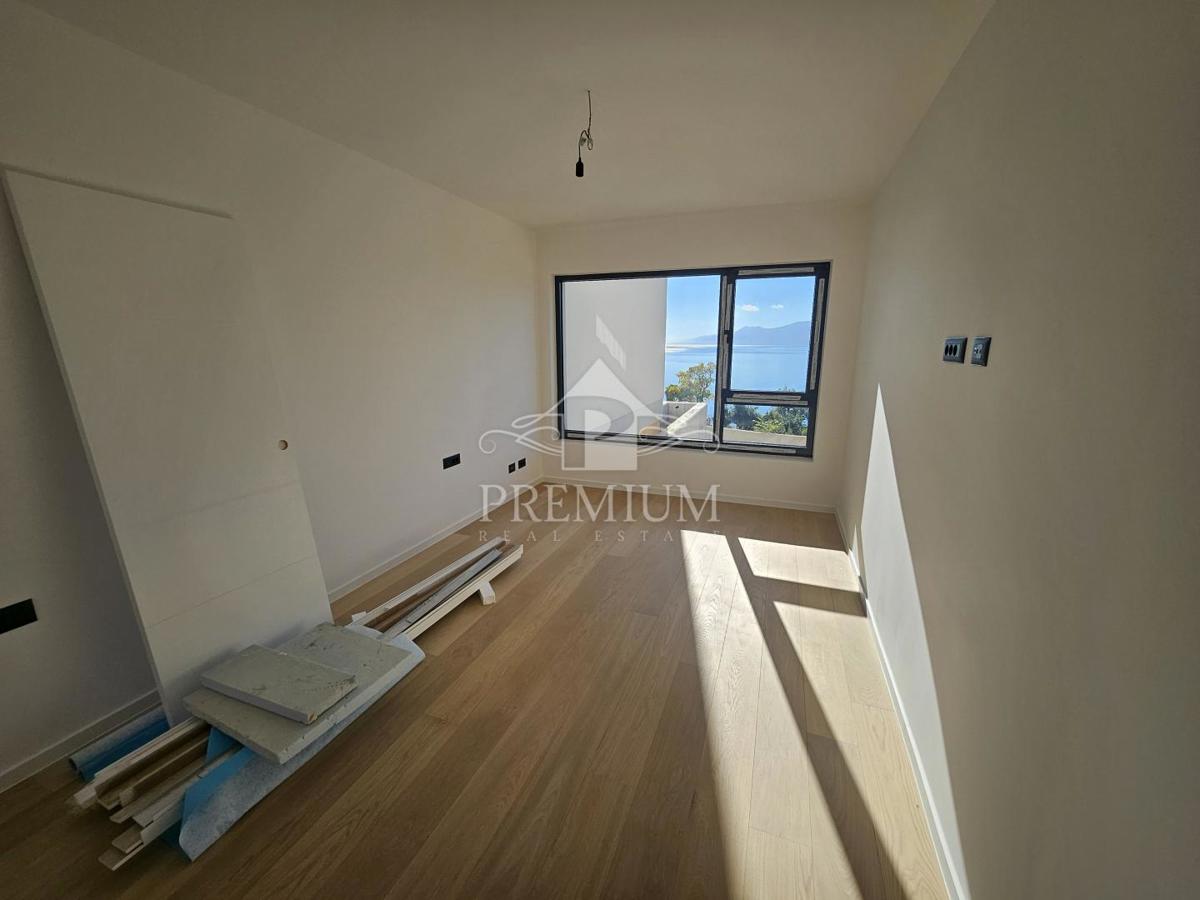 NOVOZGRAJENO STANOVANJE, GARAŽA, DVIGALO, RAZGLED