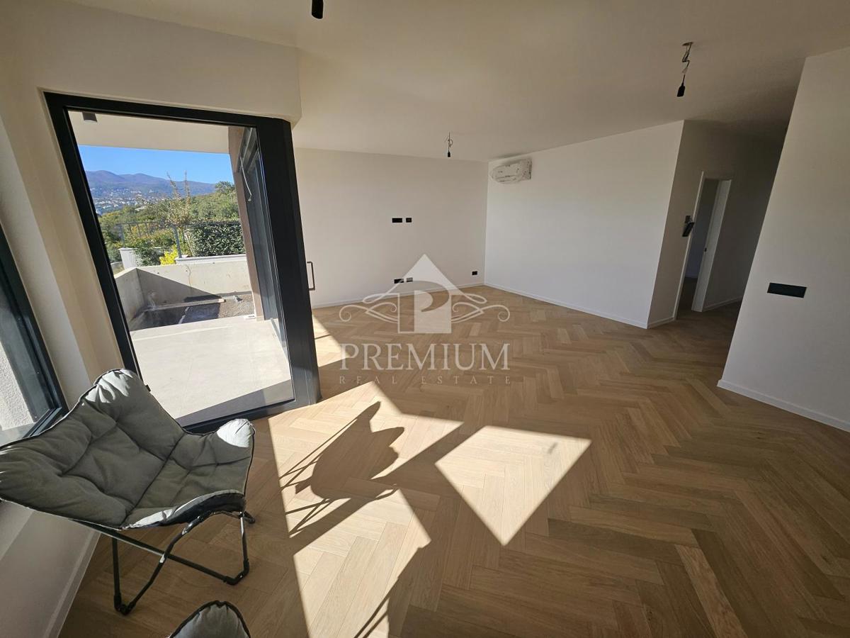 NOVOZGRAJENO STANOVANJE, GARAŽA, DVIGALO, RAZGLED