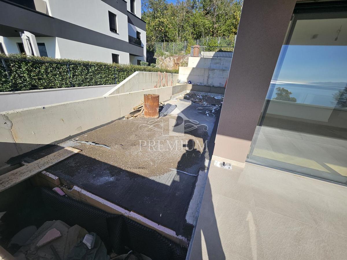 NOVOZGRAJENO STANOVANJE, GARAŽA, DVIGALO, RAZGLED