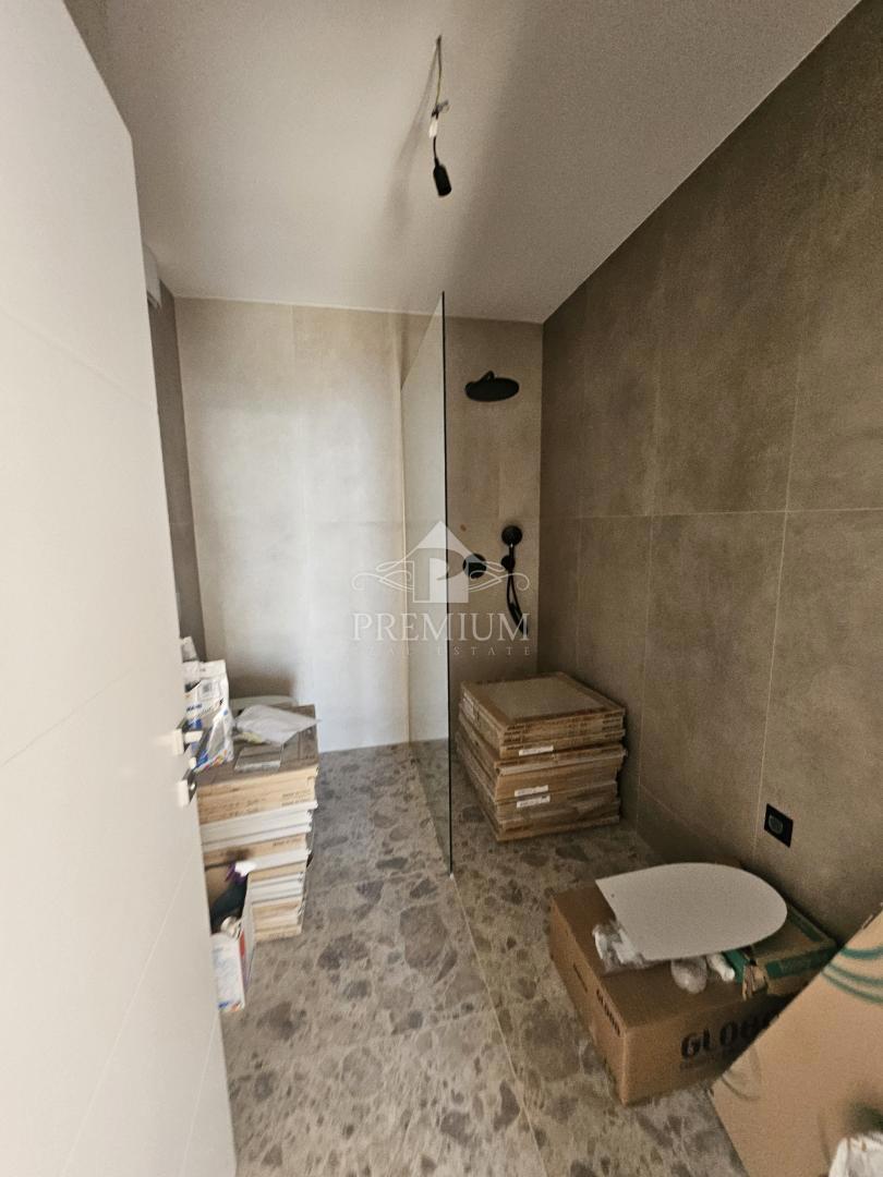 NOVOZGRAJENO STANOVANJE, GARAŽA, DVIGALO, RAZGLED