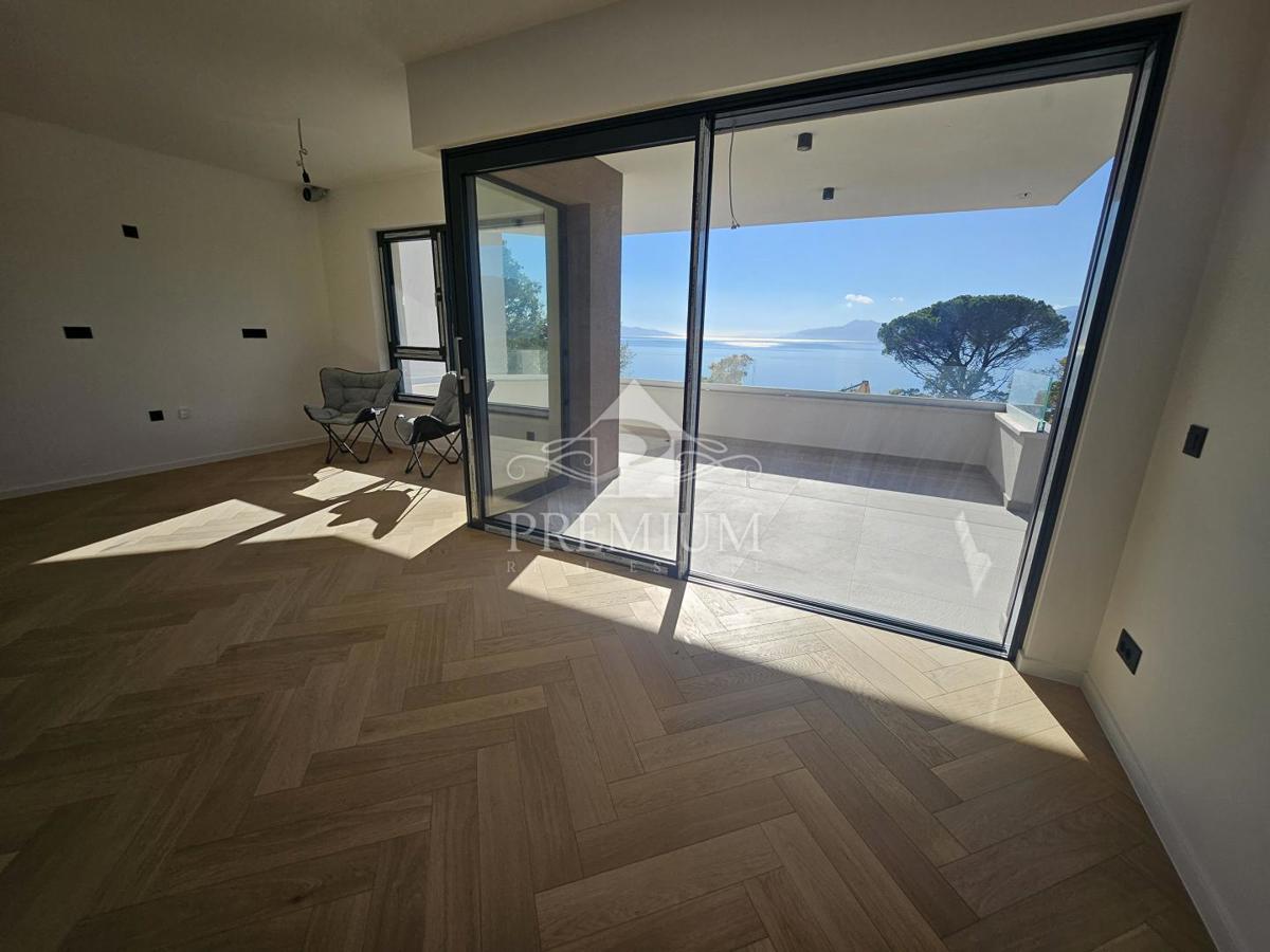 NOVOZGRAJENO STANOVANJE, GARAŽA, DVIGALO, RAZGLED