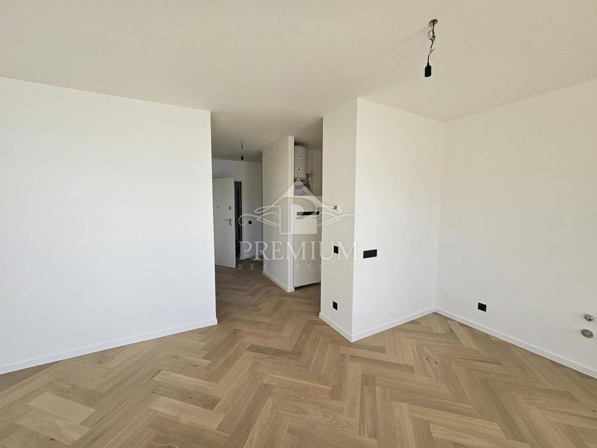 NOVOZGRAJENO STANOVANJE, GARAŽA, DVIGALO, RAZGLED